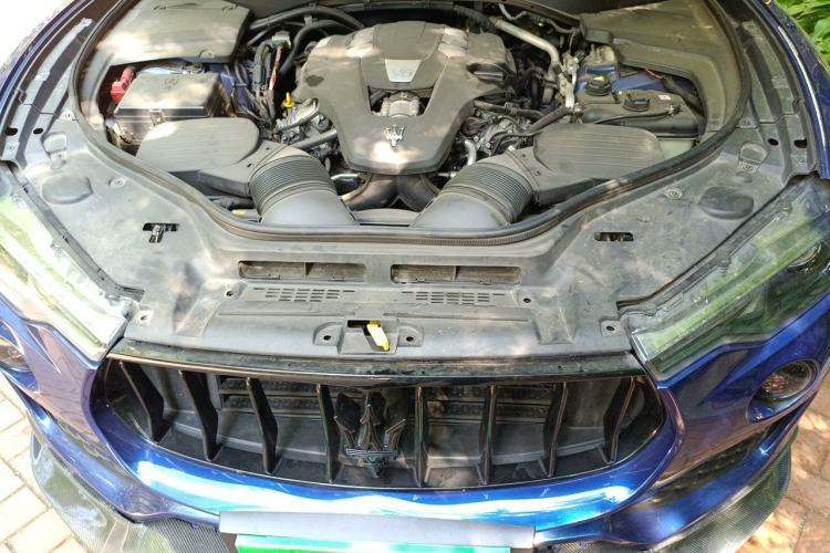 Used Maserati Levante 2018 3.0T Standard Edition Engine Bay