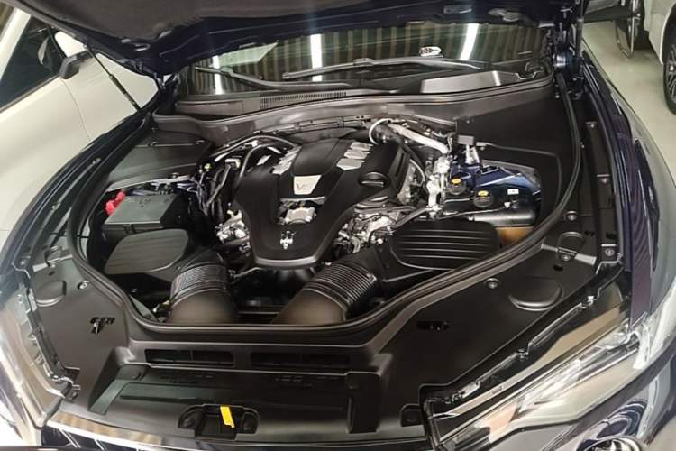 Used Maserati Levante 2018 3.0T Standard Edition Engine Bay