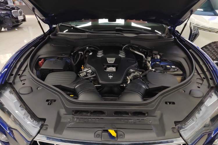 Used Maserati Levante 2018 3.0T Classic Edition Engine Bay