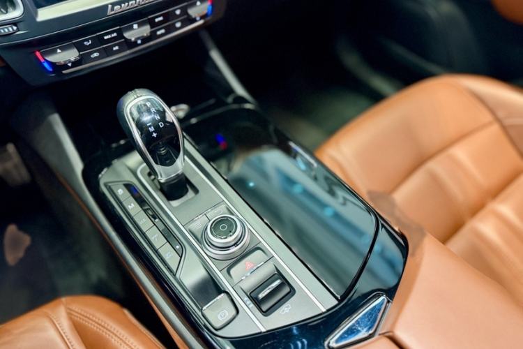 Used Maserati Levante 2018 3.0T Standard Edition Gear Lever