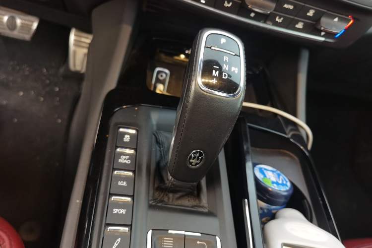 Used Maserati Levante 2018 3.0T Standard Edition Gear Lever