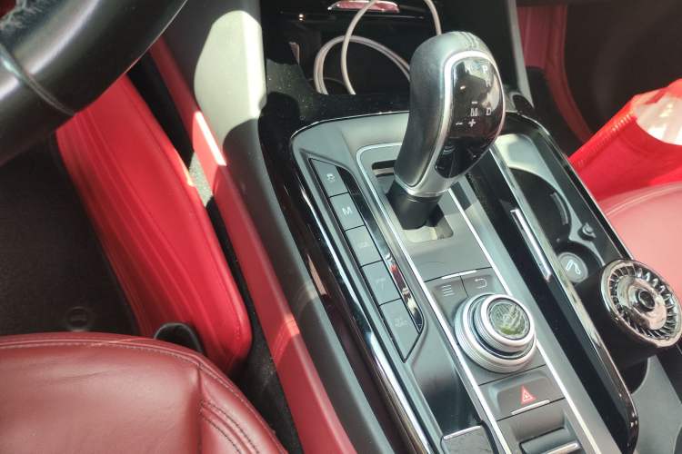 Used Maserati Levante 2018 3.0T Standard Edition Gear Lever