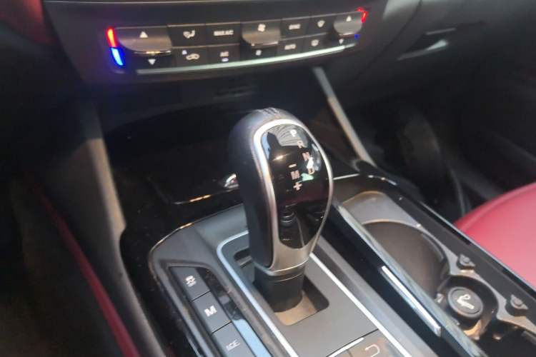 Used Maserati Levante 2018 3.0T Standard Edition Gear Lever