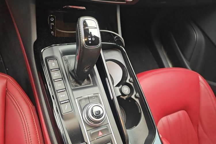 Used Maserati Levante 2018 3.0T Standard Edition Gear Lever