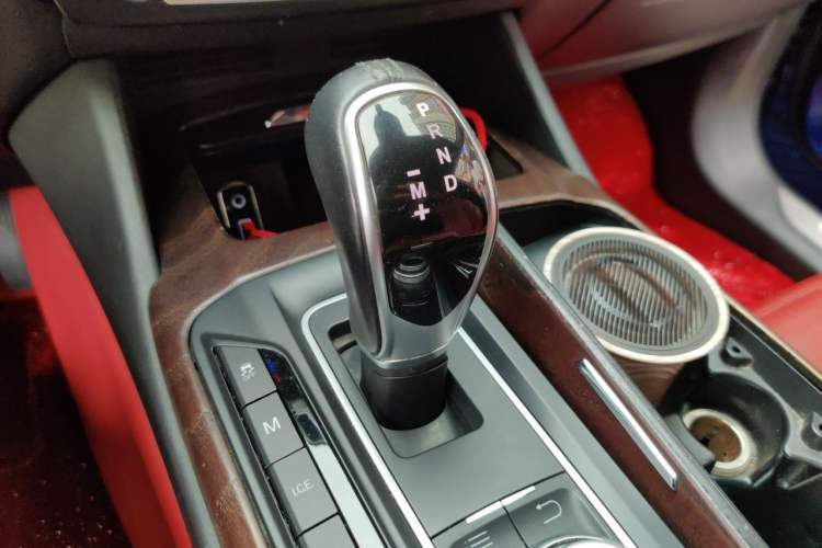 Used Maserati Levante 2018 3.0T Standard Edition Gear Lever