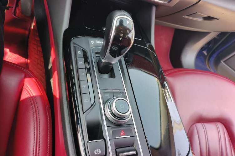 Used Maserati Levante 2018 3.0T Classic Edition Gear Lever