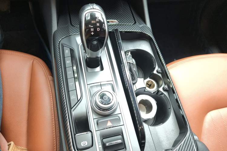 Used Maserati Levante 2018 3.0T Standard Edition Gear Lever