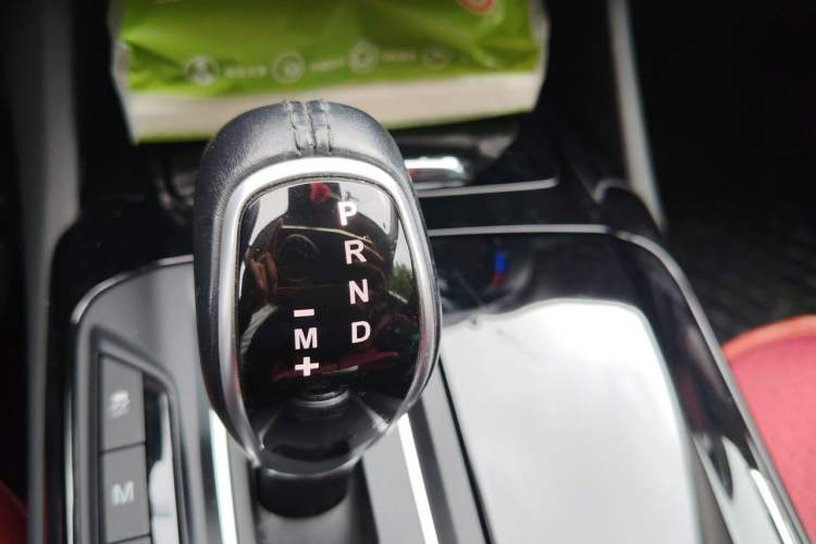 Used Maserati Levante 2018 3.0T Standard Edition Gear Lever