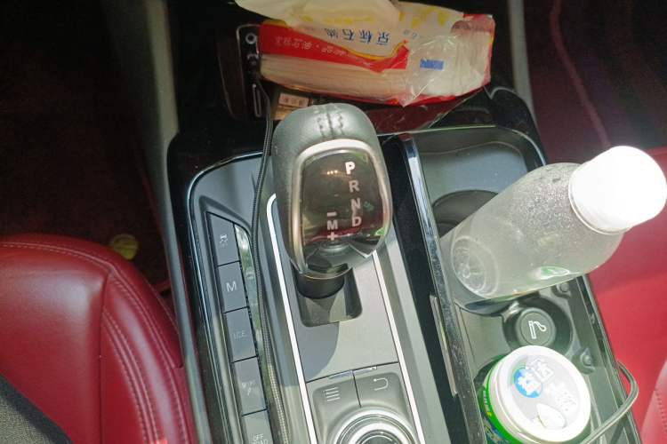 Used Maserati Levante 2018 3.0T Standard Edition Gear Lever