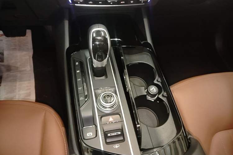 Used Maserati Levante 2018 3.0T Standard Edition Gear Lever