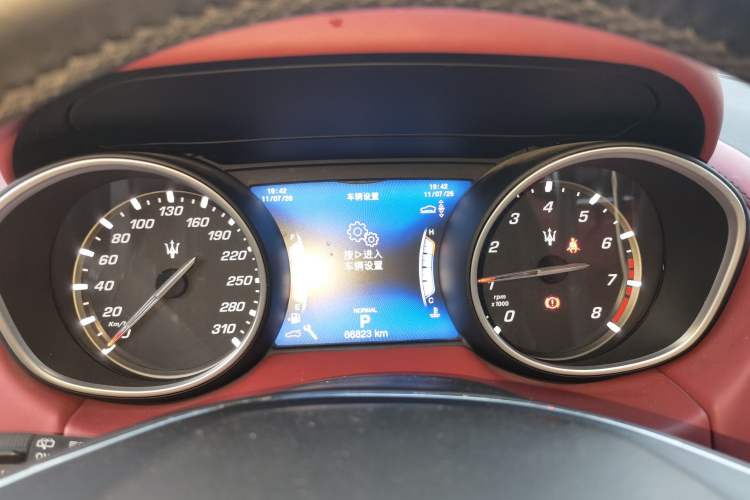 Used Maserati Levante 2018 3.0T Standard Edition Instrument Cluster