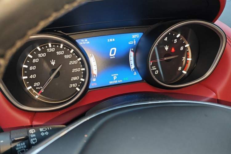 Used Maserati Levante 2018 3.0T Standard Edition Instrument Cluster
