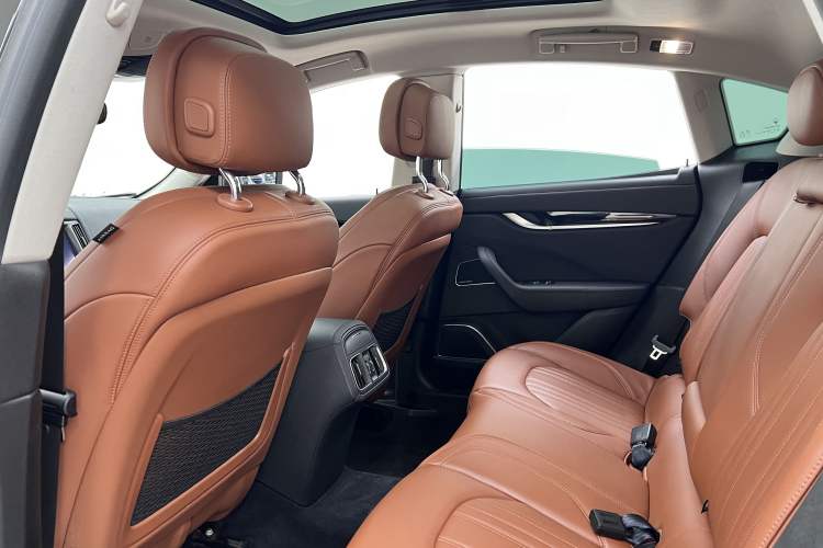 Used Maserati Levante 2018 3.0T Luxury Zegna Edition Interior 10