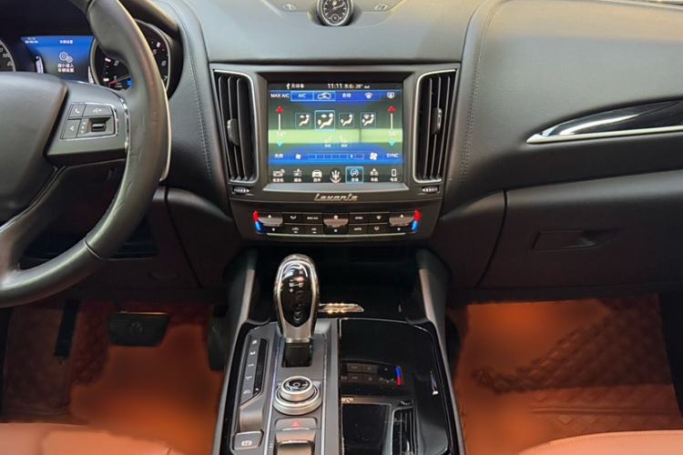 Used Maserati Levante 2018 3.0T Classic Edition Interior 3