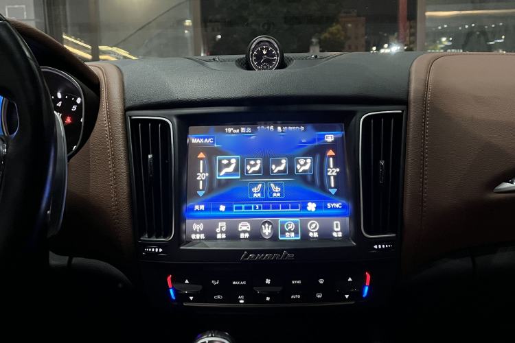 Used Maserati Levante 2018 3.0T Standard Edition Interior 4