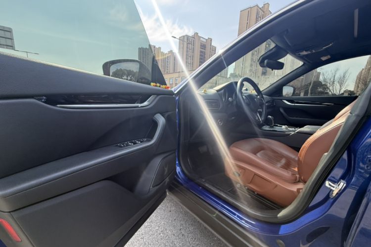 Used Maserati Levante 2018 3.0T Classic Edition Interior 4