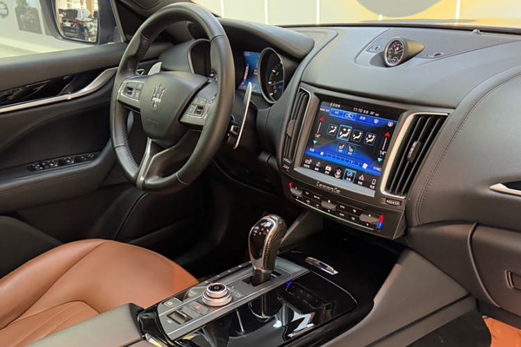 Used Maserati Levante 2018 3.0T Classic Edition Interior 6