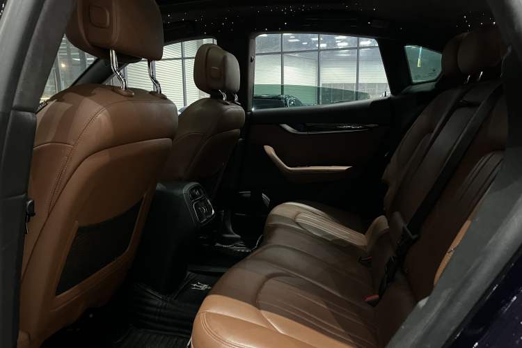 Used Maserati Levante 2018 3.0T Standard Edition Interior 8