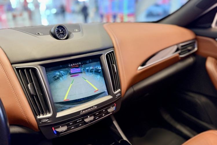 Used Maserati Levante 2018 3.0T Standard Edition Interior 8
