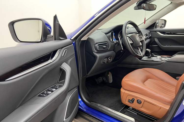 Used Maserati Levante 2018 3.0T Luxury Zegna Edition Interior 8