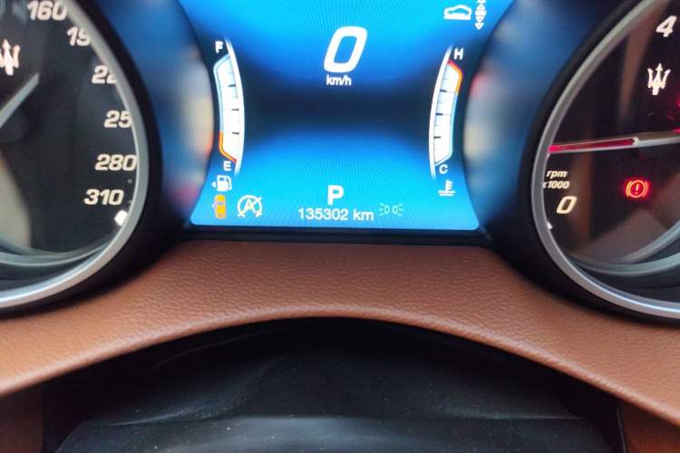 Used Maserati Levante 2018 3.0T Standard Edition Odometer Close Up