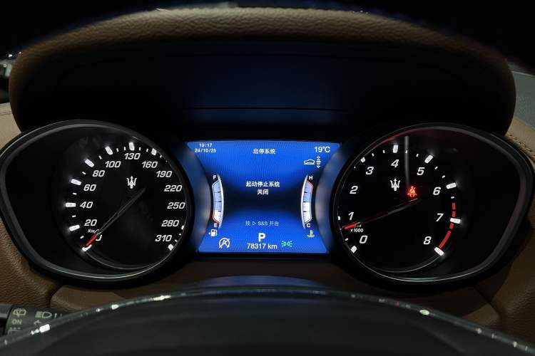 Used Maserati Levante 2018 3.0T Standard Edition Odometer Close Up