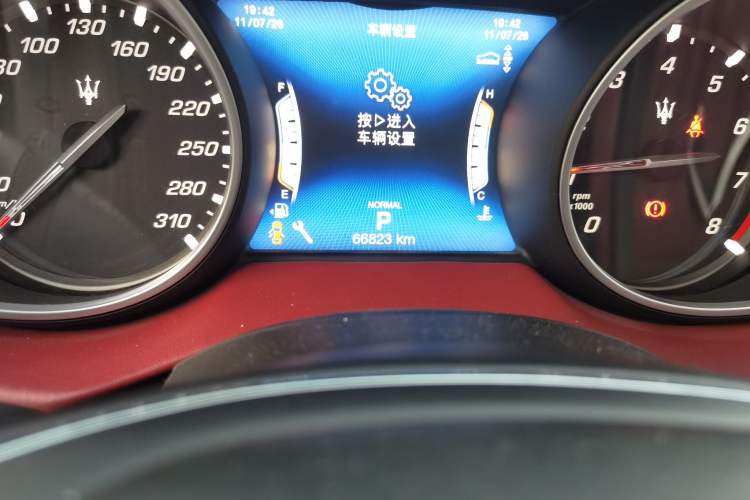 Used Maserati Levante 2018 3.0T Standard Edition Odometer Close Up