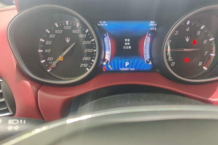 Used Maserati Levante 2018 3.0T Classic Edition Odometer Close Up
