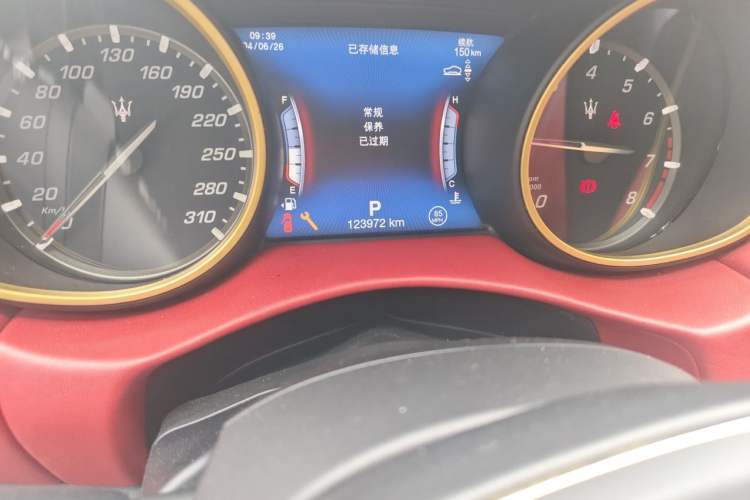 Used Maserati Levante 2018 3.0T Standard Edition Odometer Close Up