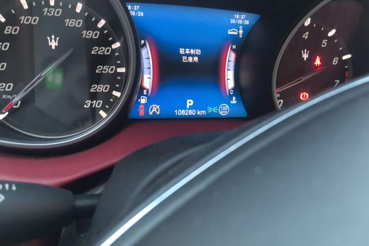 Used Maserati Levante 2018 3.0T Standard Edition Odometer Close Up