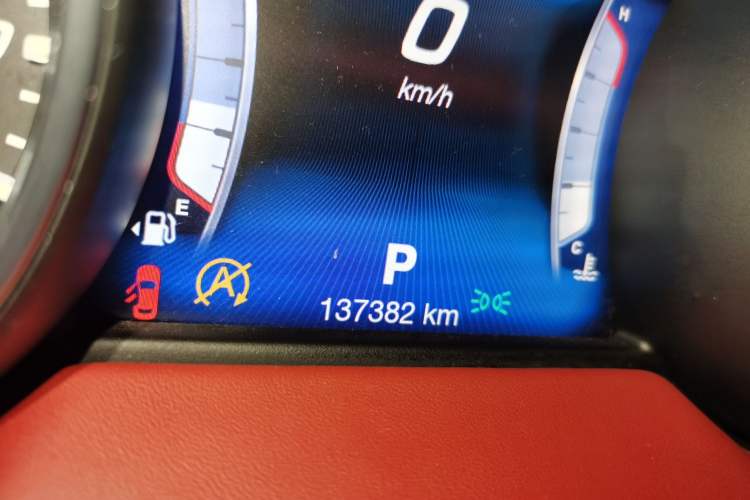 Used Maserati Levante 2018 3.0T Standard Edition Odometer Close Up