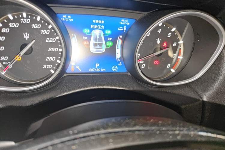 Used Maserati Levante 2018 3.0T Classic Edition Odometer Close Up