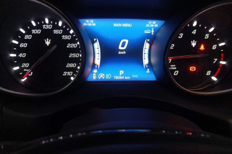 Used Maserati Levante 2018 3.0T Classic Edition Odometer Close Up