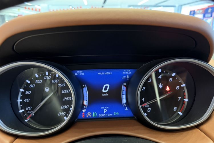 Used Maserati Levante 2018 3.0T Standard Edition Odometer Close Up