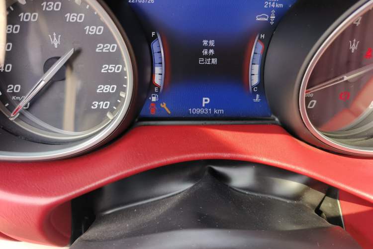 Used Maserati Levante 2018 3.0T Classic Edition Odometer Close Up