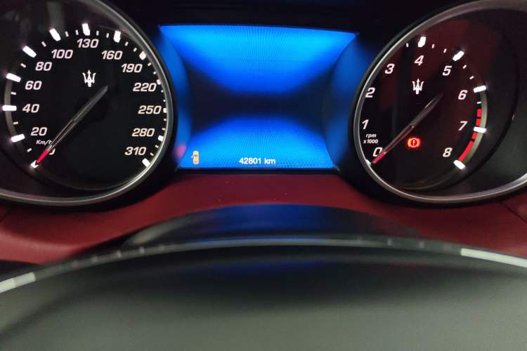 Used Maserati Levante 2018 3.0T Classic Edition Odometer Close Up