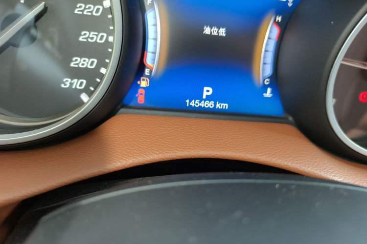 Used Maserati Levante 2018 3.0T Standard Edition Odometer Close Up