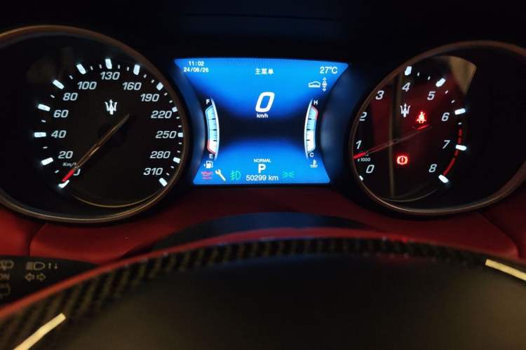 Used Maserati Levante 2018 3.0T Standard Edition Odometer Close Up