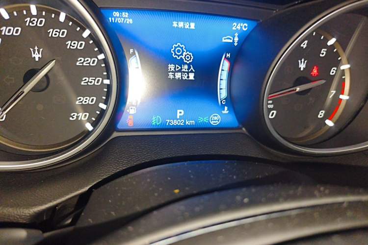 Used Maserati Levante 2018 3.0T Classic Edition Odometer Close Up