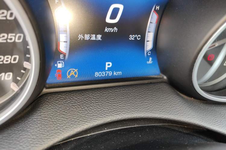 Used Maserati Levante 2018 3.0T Standard Edition Odometer Close Up
