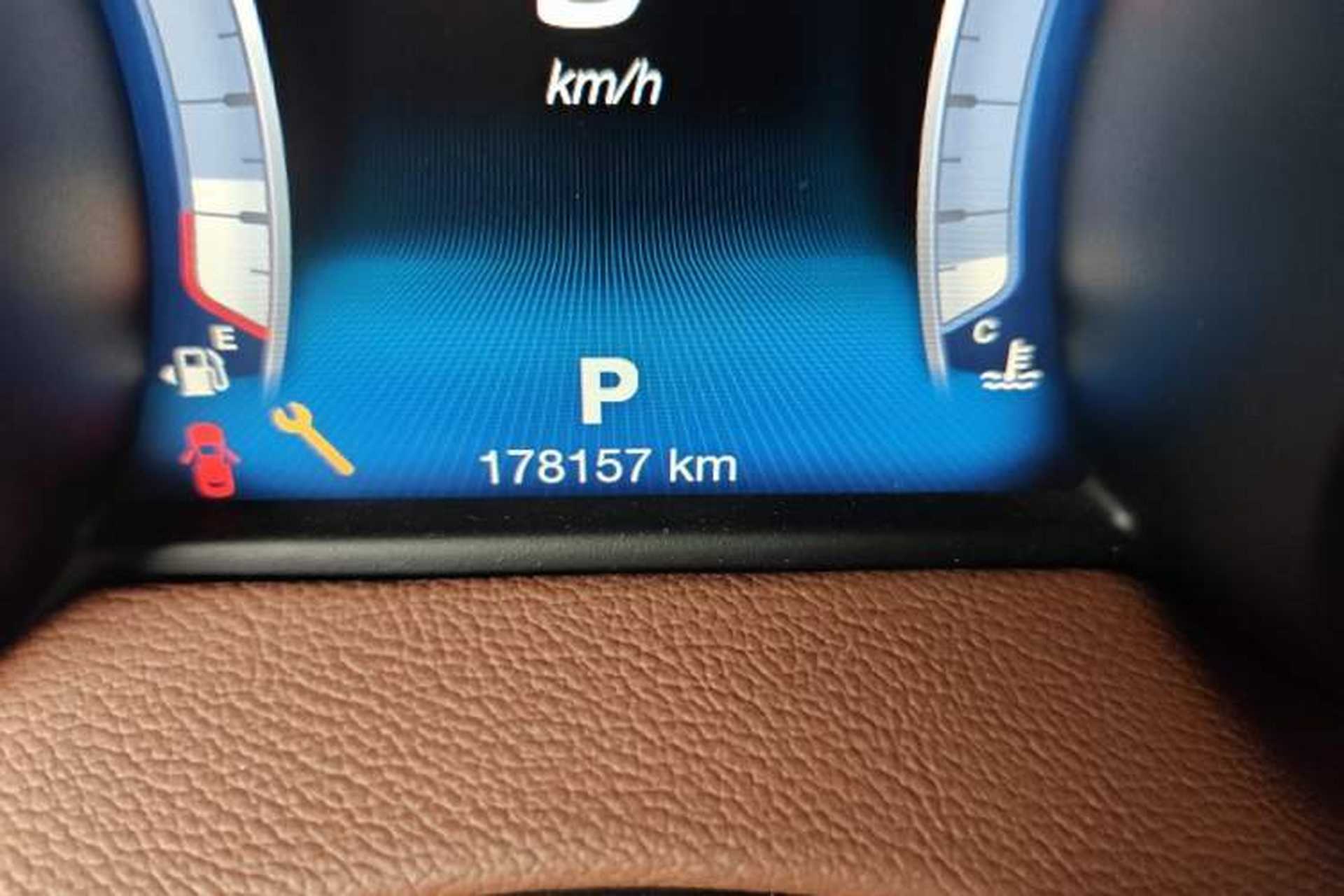 Used Maserati Levante 2018 3.0T Classic Edition Odometer Close Up