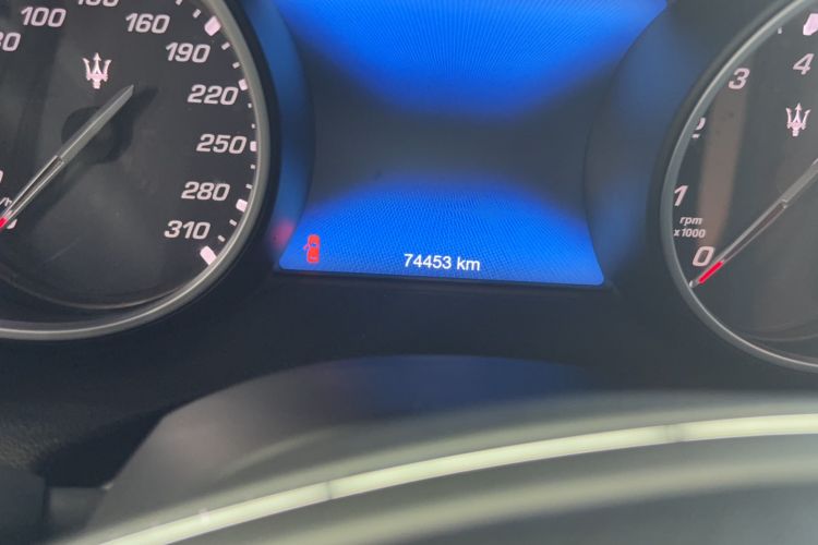 Used Maserati Levante 2018 3.0T Classic Edition Odometer Close Up