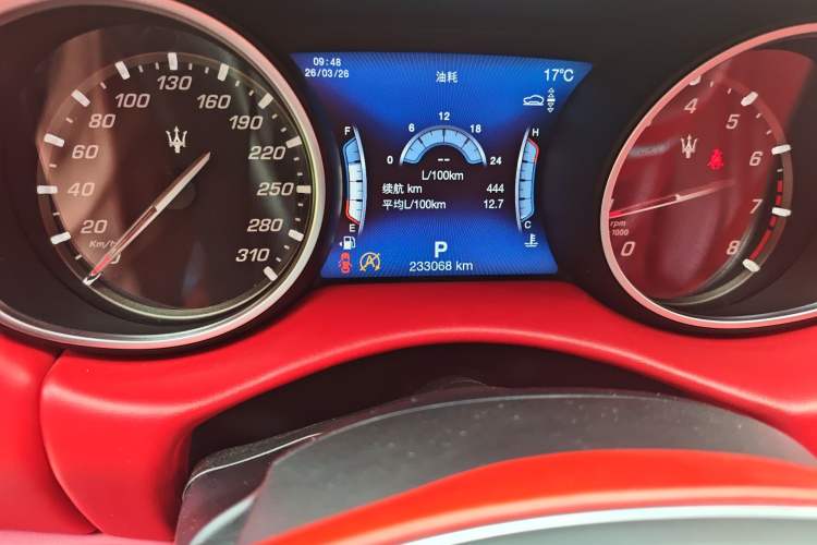 Used Maserati Levante 2018 3.0T Classic Edition Odometer Close Up