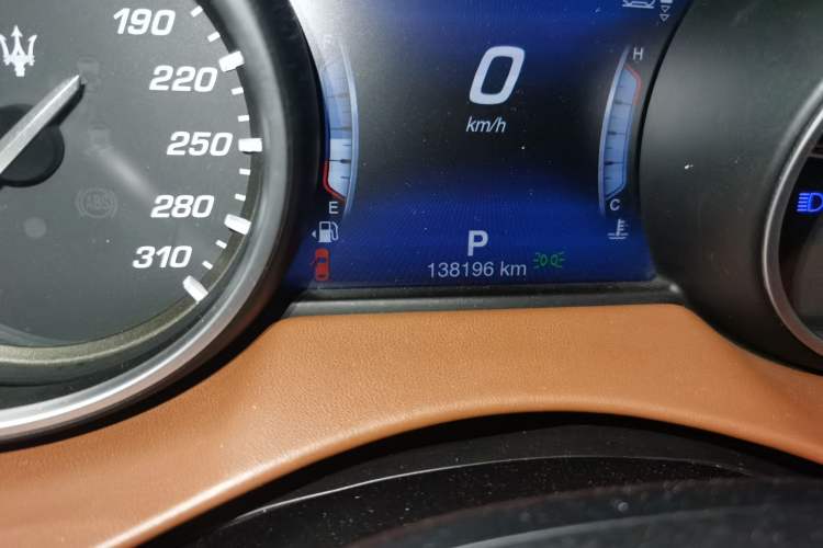 Used Maserati Levante 2018 3.0T Classic Edition Odometer Close Up