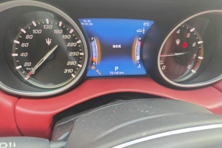 Used Maserati Levante 2018 3.0T Standard Edition Odometer Close Up