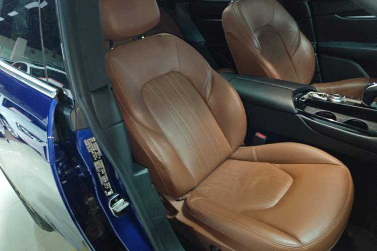 Used Maserati Levante 2018 3.0T Classic Edition Right Front Seat
