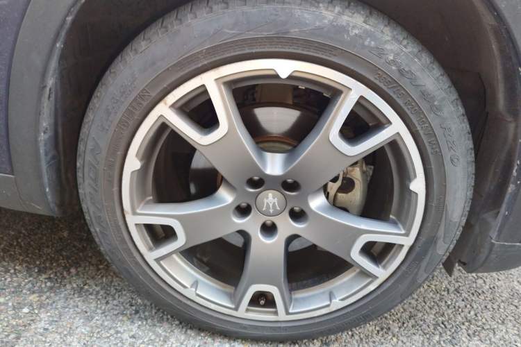 Used Maserati Levante 2018 3.0T Standard Edition Right Front Wheel Hub