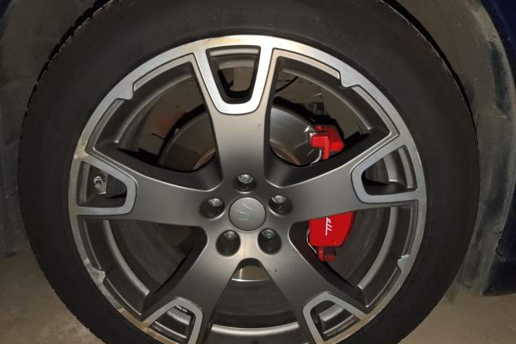 Used Maserati Levante 2018 3.0T Classic Edition Right Front Wheel Hub
