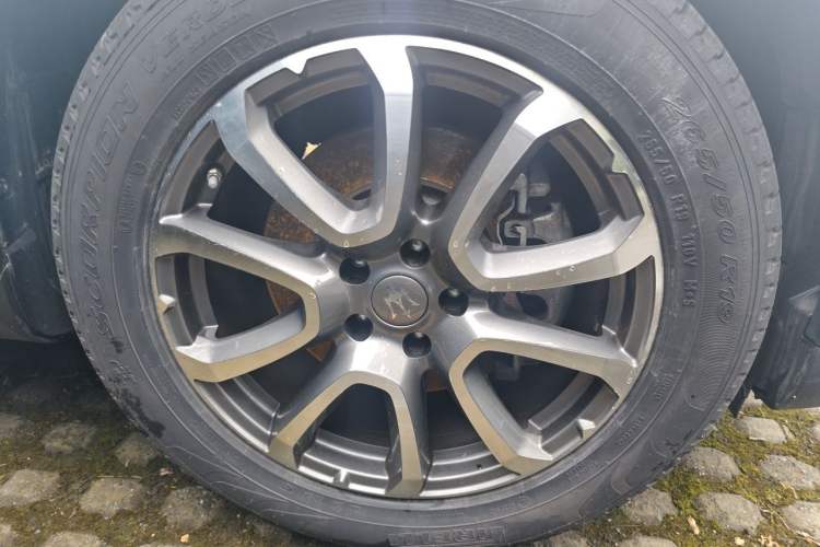 Used Maserati Levante 2018 3.0T Standard Edition Right Front Wheel Hub