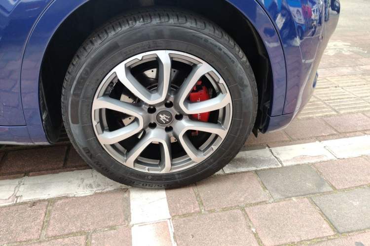 Used Maserati Levante 2018 3.0T Standard Edition Right Front Wheel Hub